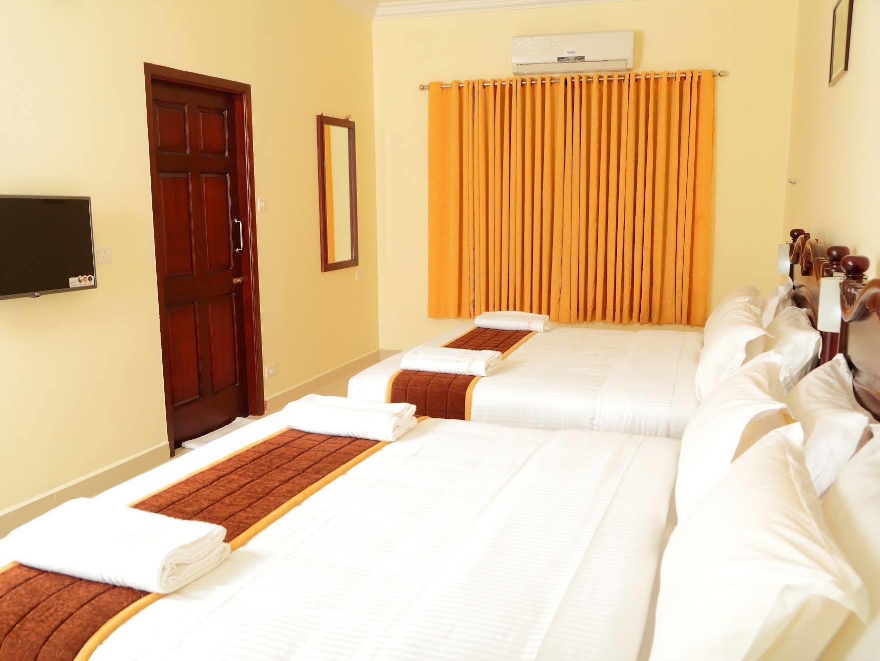 Hotel Temple Citi Канякумари Екстериор снимка